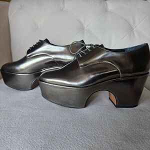 Robert Clergerie NELA platforms in "metallic glossed gobi" (Size 38 EU/8 US)